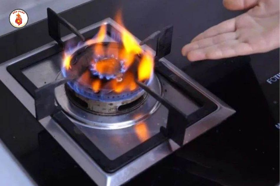 Bếp gas bị lửa đỏ do tạp chất trong bình gas hoặc gas kém chất lượng